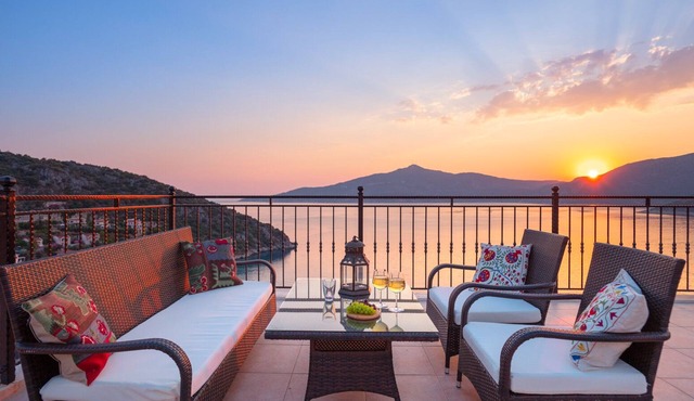 Stylish and Spacious Sea Front Villa, Fantastic Sea Views and Private Pool in Kalkan