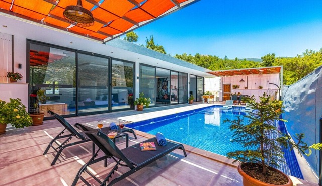 Stylish New 2 Bedroom Villa with Secluded Pool, Islamlar in Kalkan