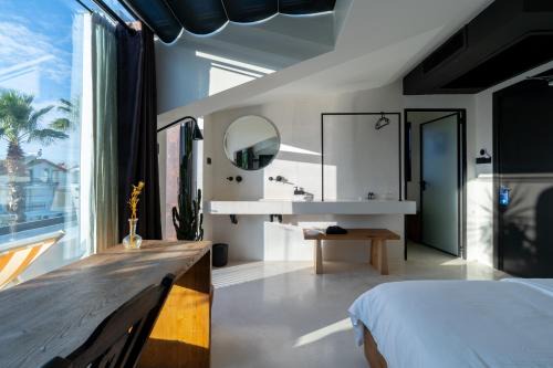 TO BE SOCIAL HOUSE Adults-Only Boutique Hotel