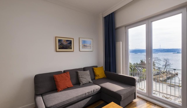 Trendy 2BR Apartment · Bosphorus & Dolmabahçe View · Central Beyoğlu in Beyoglu