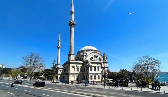 Trendy 2BR Apartment · Bosphorus & Dolmabahçe View · Central Beyoğlu in Beyoglu