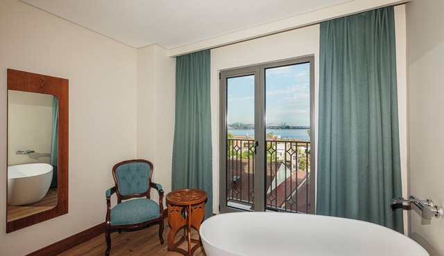 Triton Hotel