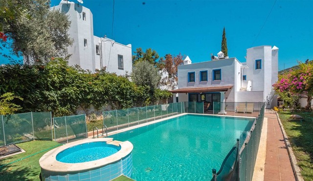 Villa Beyefendi, private pool, sleeps 8