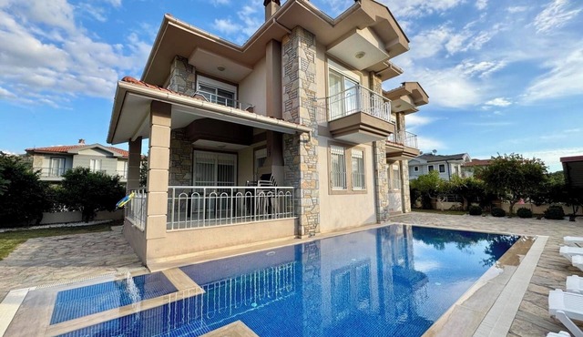 Villa Ebru - Luxury Villa sleeps 8 with private pool in Muğla