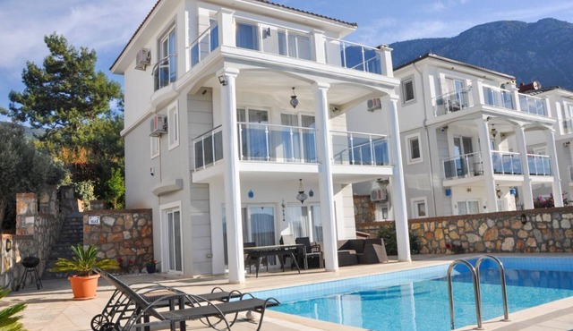 Villa Gunes - Three Bedroom Villa, Sleeps 6