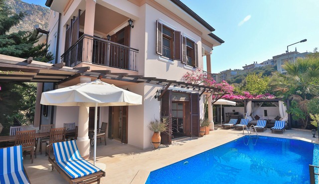 Villa Isinda, Kas town villa with great views in Antalya