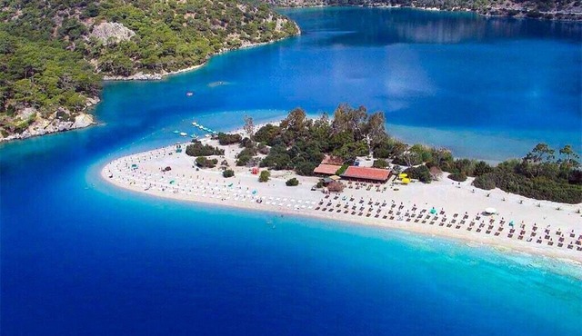 Villa with Private Pool right on the beach front, 50 meters to the beach and sea in Calis
