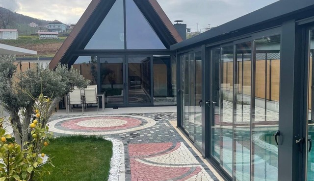 Viona Bungalov