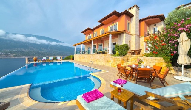 Wake up and enjoy the breathtaking views in the Villa Poseidon:.An amazing plac in Kas
