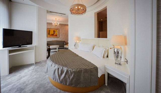 Wellborn Luxury Hotel