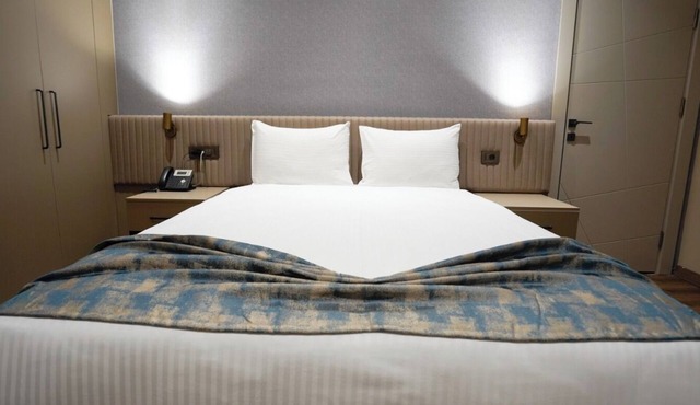 Zade Life OTEL