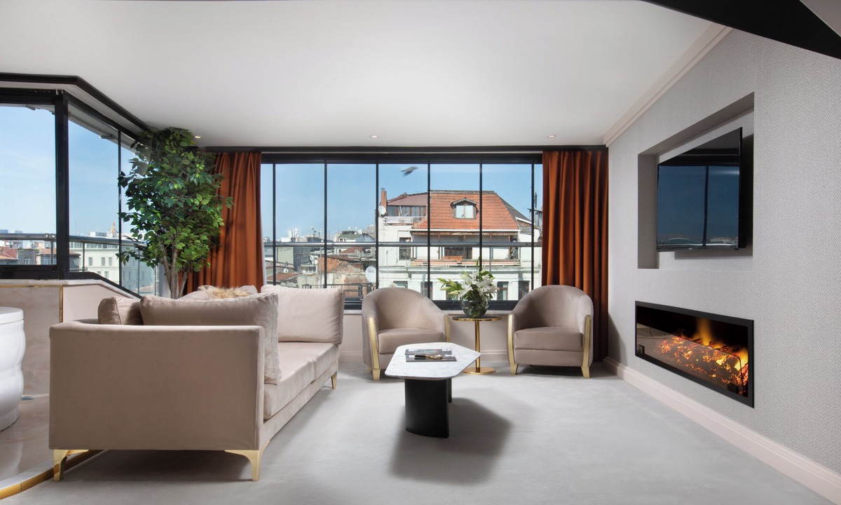 Pera Hotel | Walton Gardens Pera