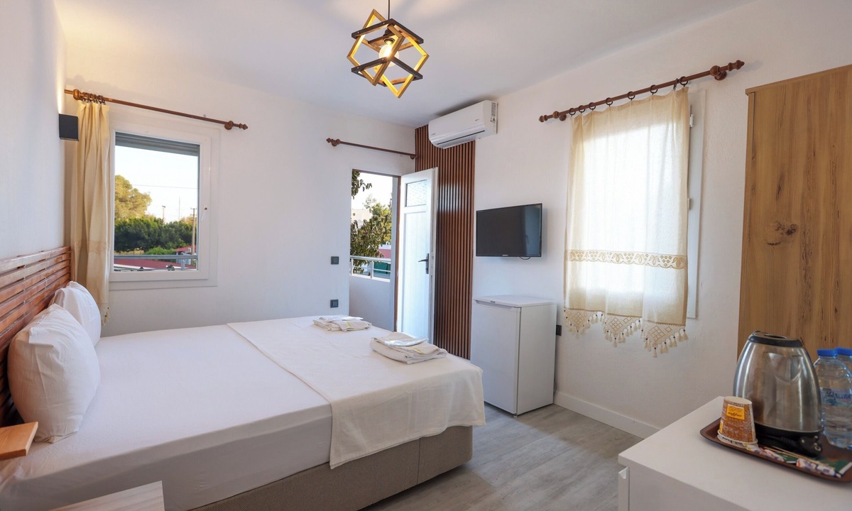 Yaliciftlik Hotel | Yalıyanı Pansiyon