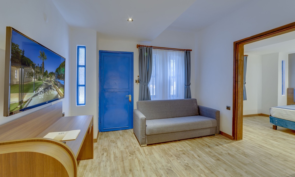 Kusadasi City Centre Hotel | ADELLA GARDEN MARİNA HOTEL