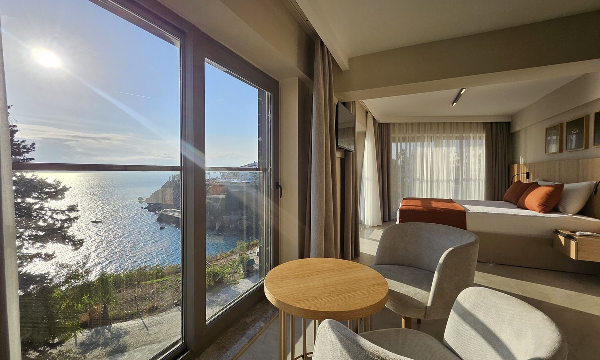 Eski Lara Hotel | Reev Coffee & House