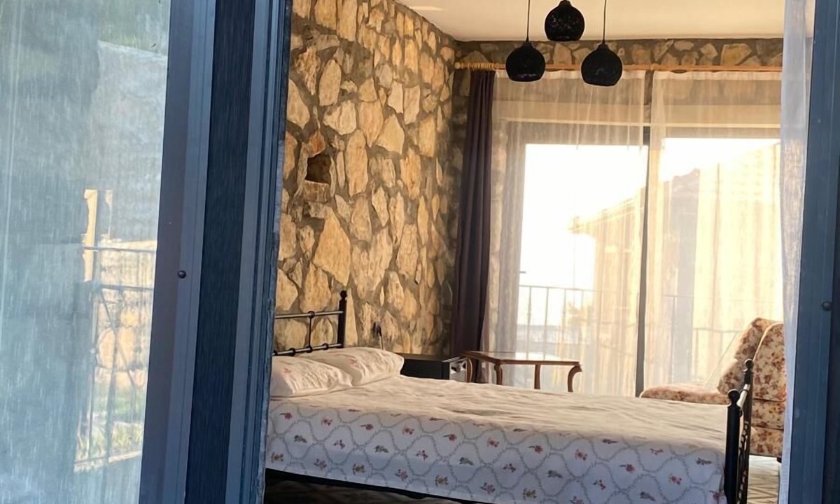 Dikili Bed & Breakfast | Nur Karen Taş Konak