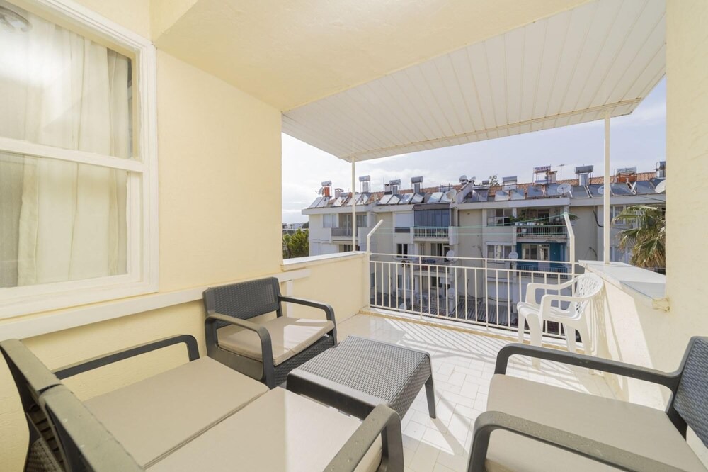 Guzeloba Mahallesi Apartment | Spacious Flat Near Lara Beach in Antalya Muratpasa