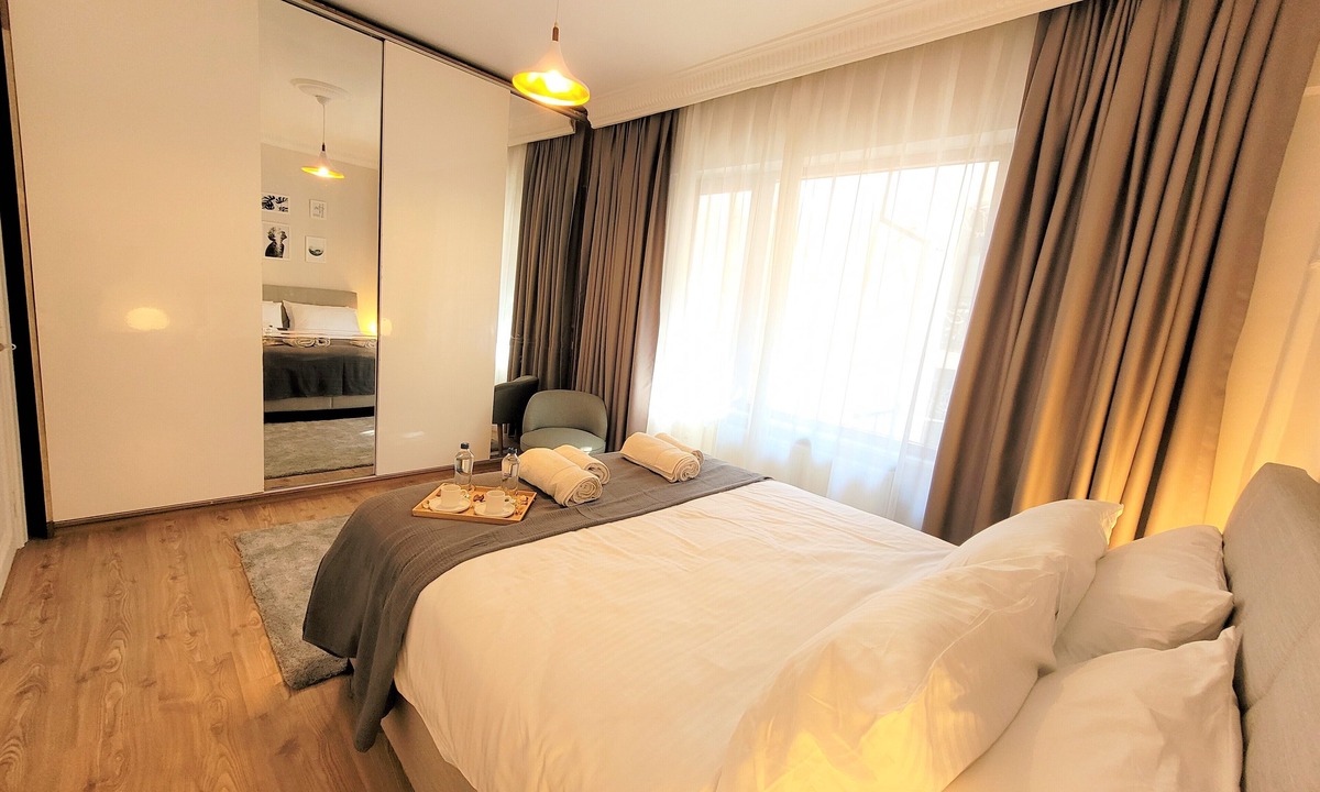 Cihangir Apartment | Stay in the heart of Istanbul’s creative soul—Cihangir. This spacious, stylish apartment is steps from Taksim Square, Istiklal Street, and Kabataş Tramway, perfect for groups seeking comfort, culture, and convenience.