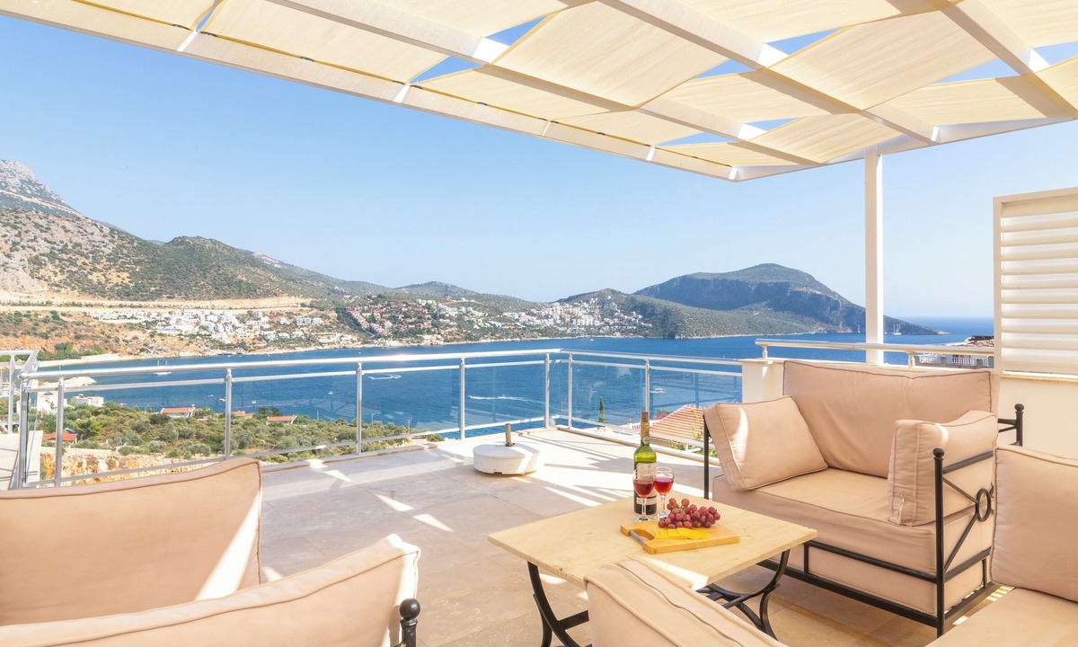 Kalkan Villa | 5 Bed Villa - Sleeps 10 - Pool - Terrace - Parking