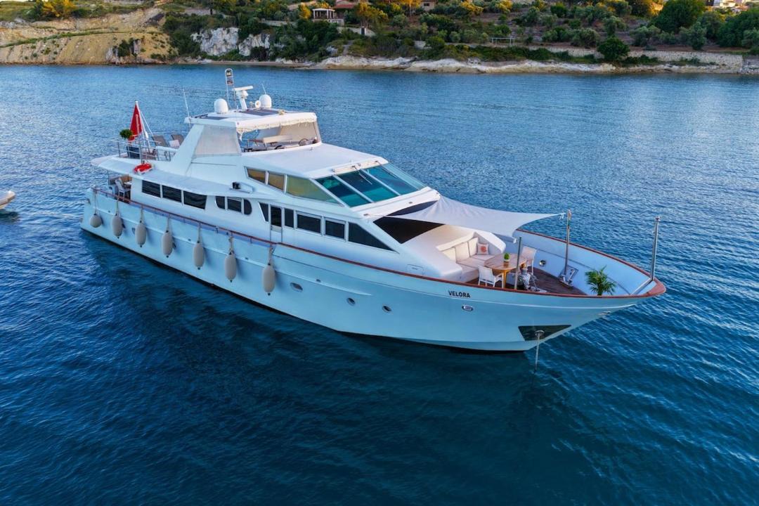 Cesme Boat Rental | 27m Benetti Luxury yacht stay in Cesme