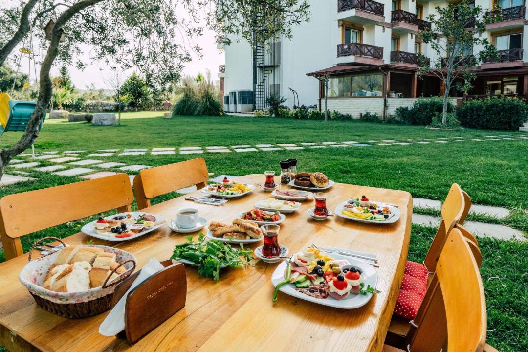 Ezine Hotel | Helen Troya Hotel Geyikli