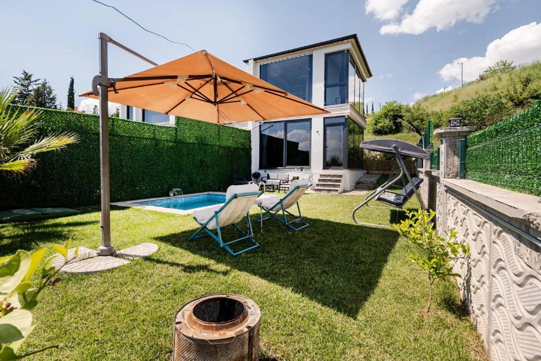 Dilovasi Villa | 4-Deluxe Villa with Heated Private Pool