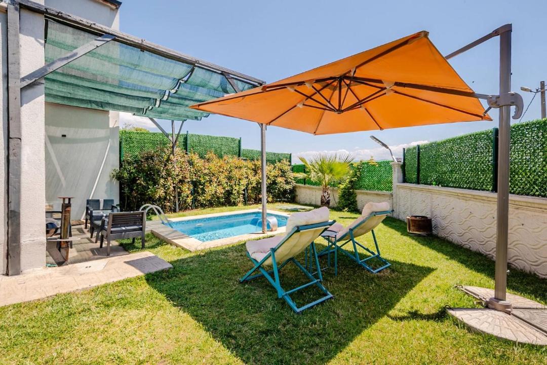 Dilovasi Villa | 1 Deluxe Villa Istmal Havuz, Ate ukuru