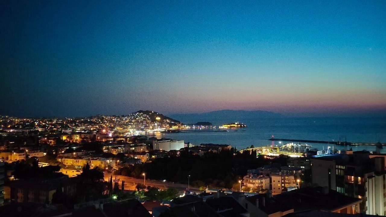 Photo of Patio Balcony in Kusadasi City Centre