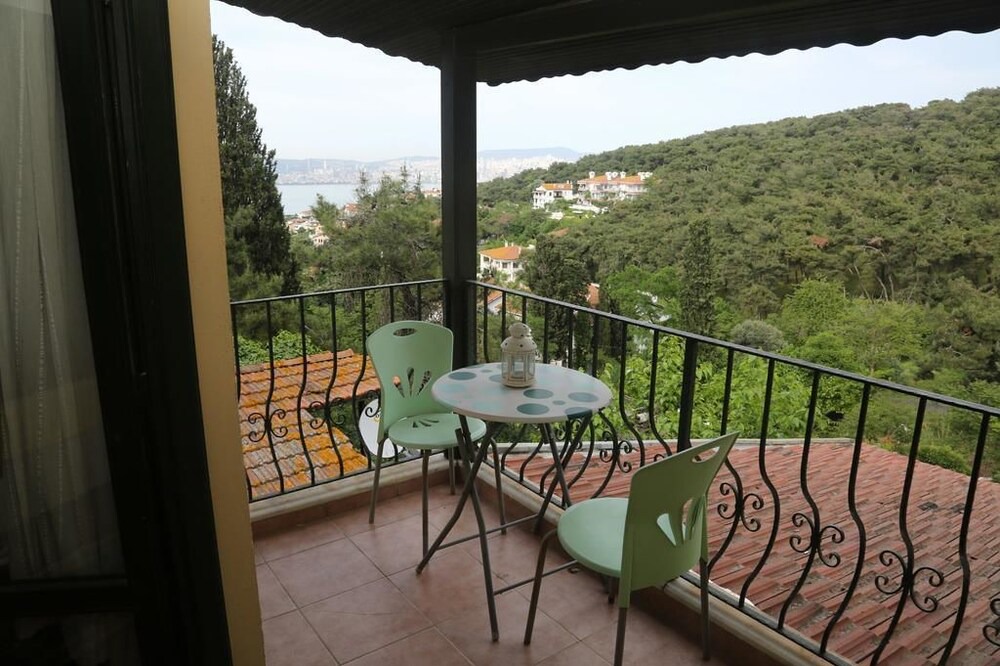 Photo of Bedroom in Adalar