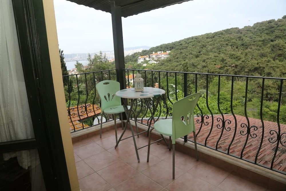 Photo of Bedroom in Adalar