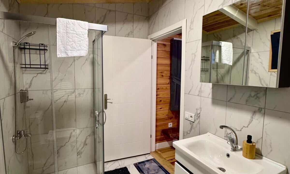 Photo of Bathroom in Yanik