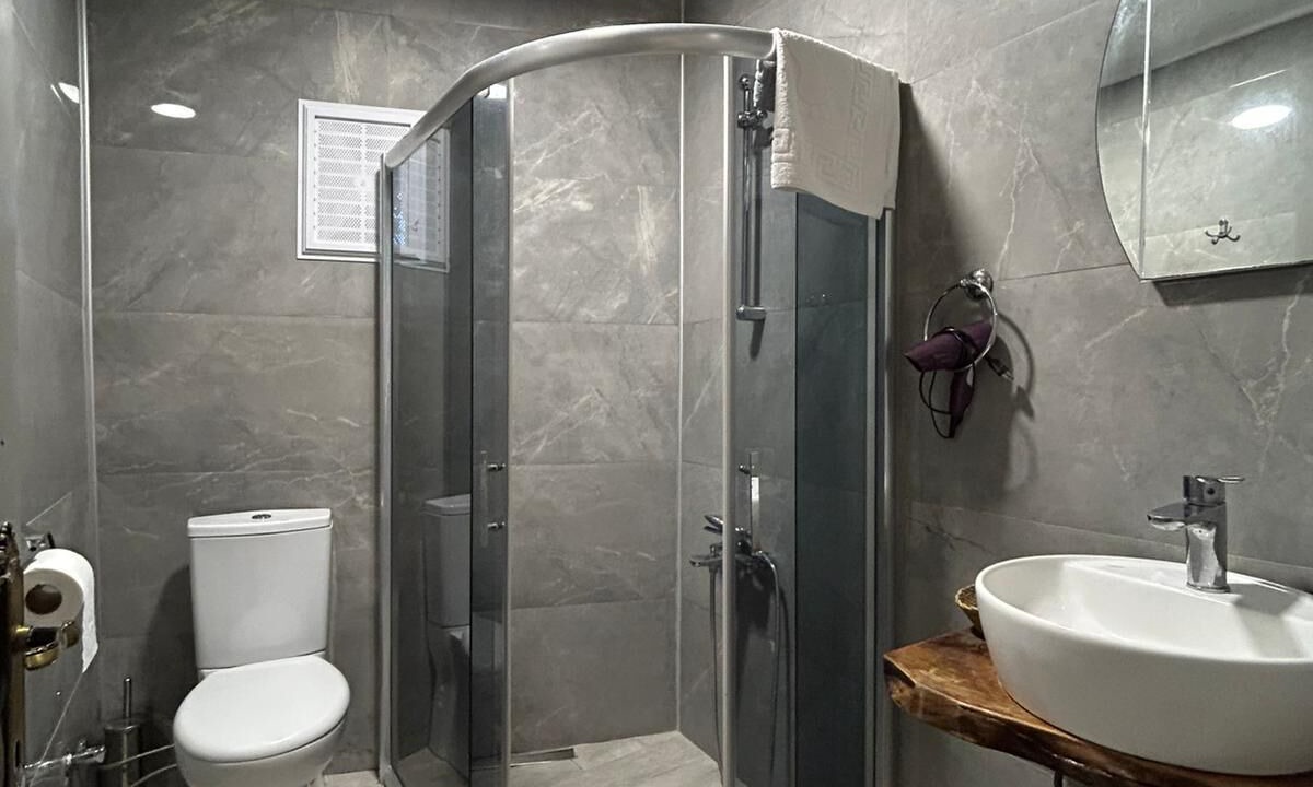 Photo of Bathroom in Behram