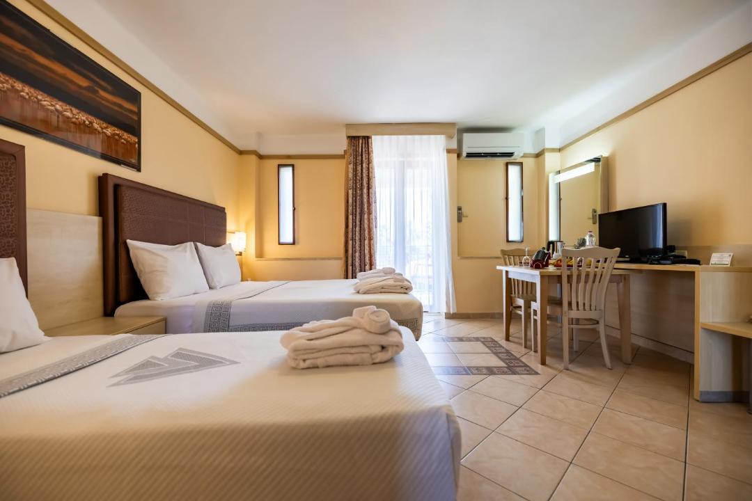Photo of Others in Side