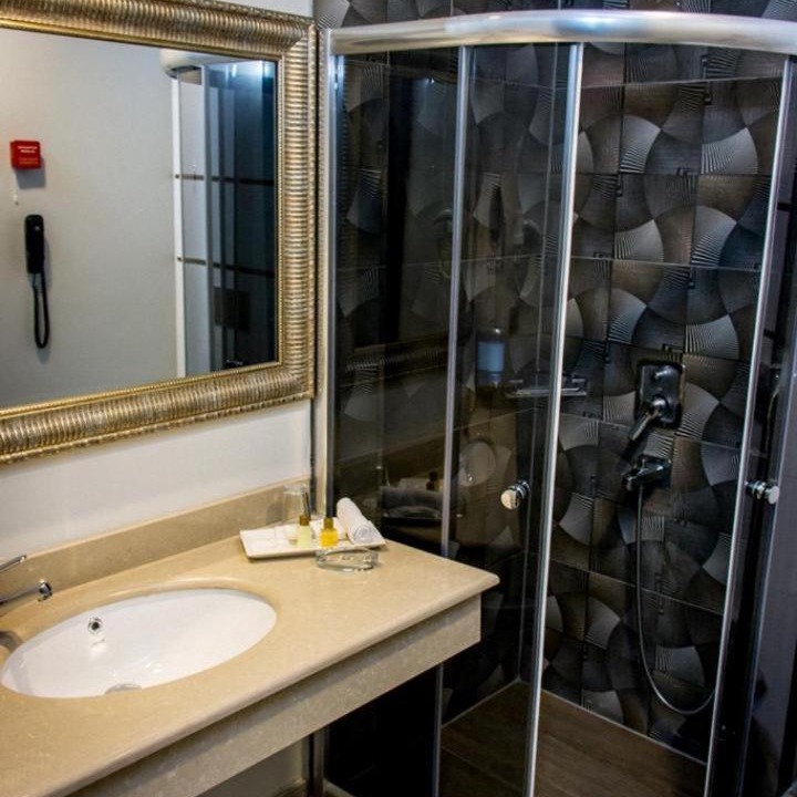 Photo of Bathroom in Karesi