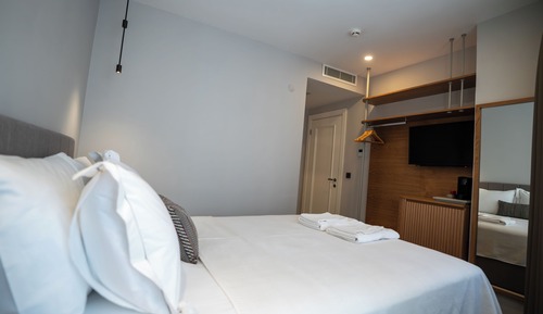 Comfort Room, 1 Queen Bed, Non Smoking, Ground Floor