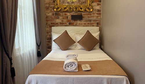Economy Room