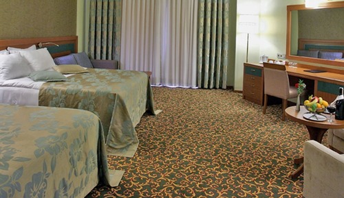 Deluxe Family Room Connecting