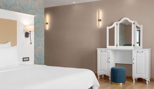 Suite, 1 King Bed, Non Smoking