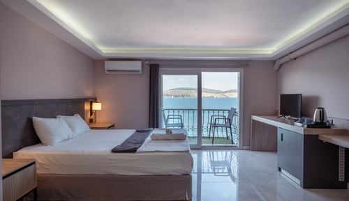 Family Room, Beachfront