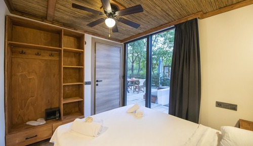 Deluxe King Suite