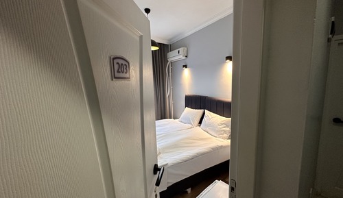 Triple Room, Asparagus 305