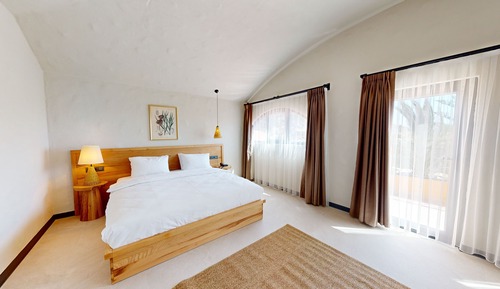 Deluxe Double Room, 1 Queen Bed, Non Smoking, Pool View
