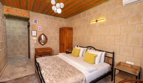 Standard Room, 1 King Bed