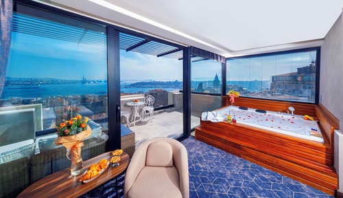 Deluxe Room, 1 King Bed, Sea View