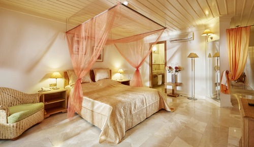 Garden Floor Double Room, Terrace with Jacuzzi