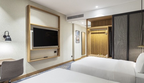 Room, 2 Twin Beds, Mountain View