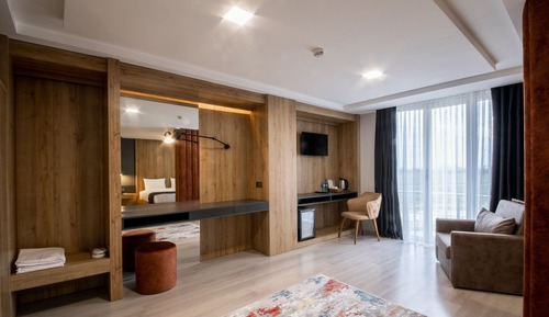 Executive Suite, Garden View, Corner