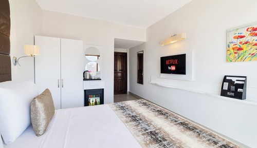 Connection Room Land View