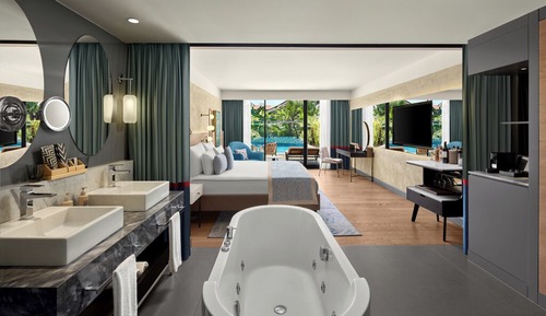 Superior Double Room (Swim-Up)