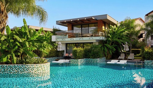 Suite (Lake House Swim-Up)